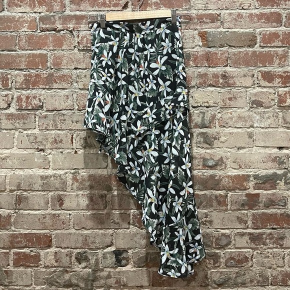 SPRING SALE! NWT SEEK The Label Asymmetrical Floral Skirt Size Small - Picture 9 of 9